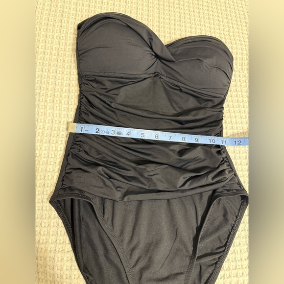 La Blanca Elegant Black Strapless Swimsuit - Picture 11 of 13